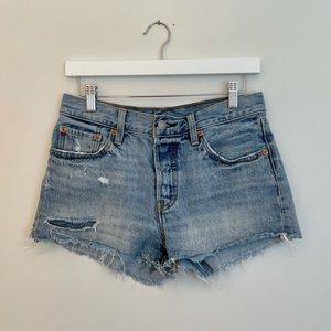 Levi’s 501 Mid-Rise Denim Shorts. Waveline Medium Wash.